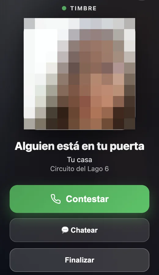 Tu visita en la puerta y el botón de contestar por voz